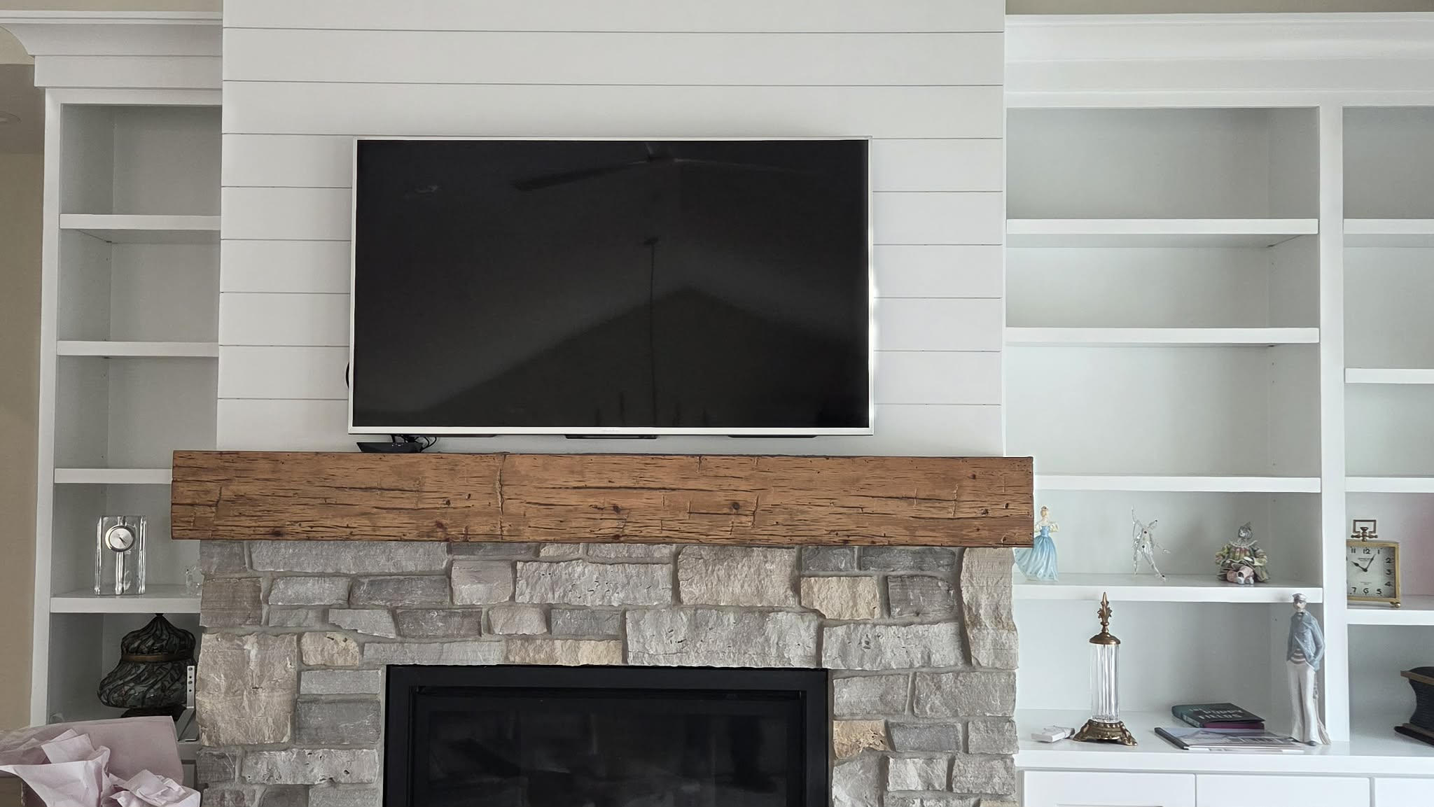 Professional TV mounting installation service in Muskegon MI