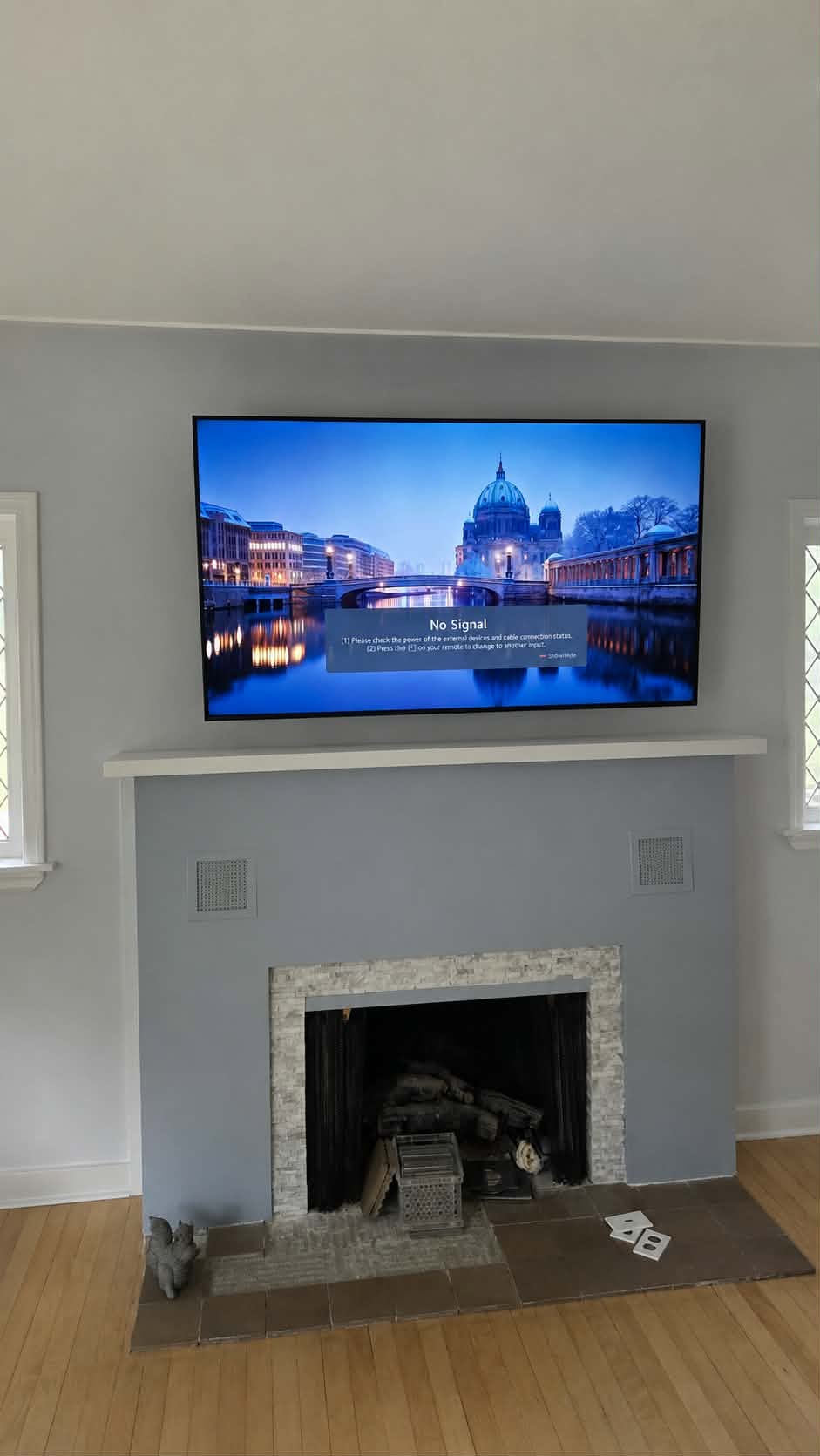 Professional TV mounting installation above a fireplace in Muskegon, MI by Hurry Curry Home Installation
